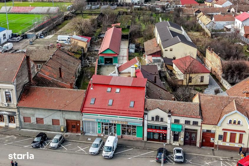 Spațiu comercial, de 890 mp, în Aradul Nou