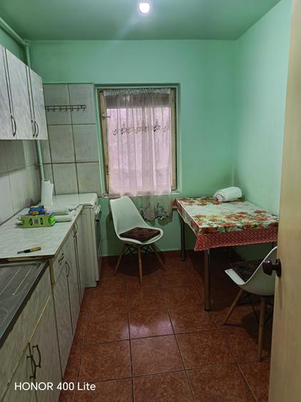 Apartament cu 4 camere decomandat în Mihai Bravu