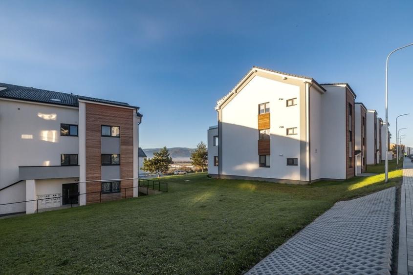 Penthouse cu 3 camere semidecomandat, mobilat în Exterior Vest