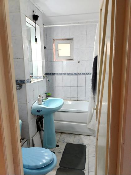 Apartament cu 2 camere semidecomandat, mobilat în Sud