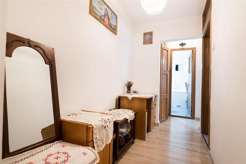 Apartament cu 3 camere decomandat în Nufărul