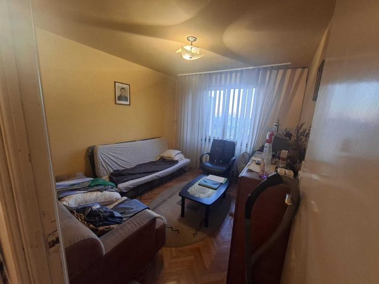 Apartament cu 3 camere decomandat în Circumvalațiunii