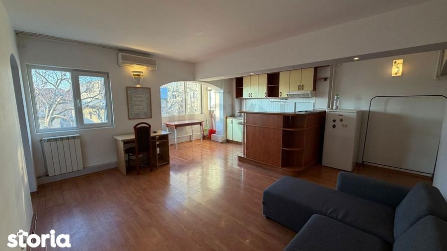Apartament cu 2 camere semidecomandat, mobilat în Cișmigiu