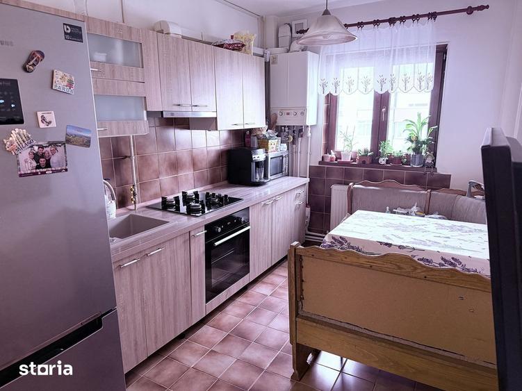 Apartament cu 3 camere decomandat în Crângași