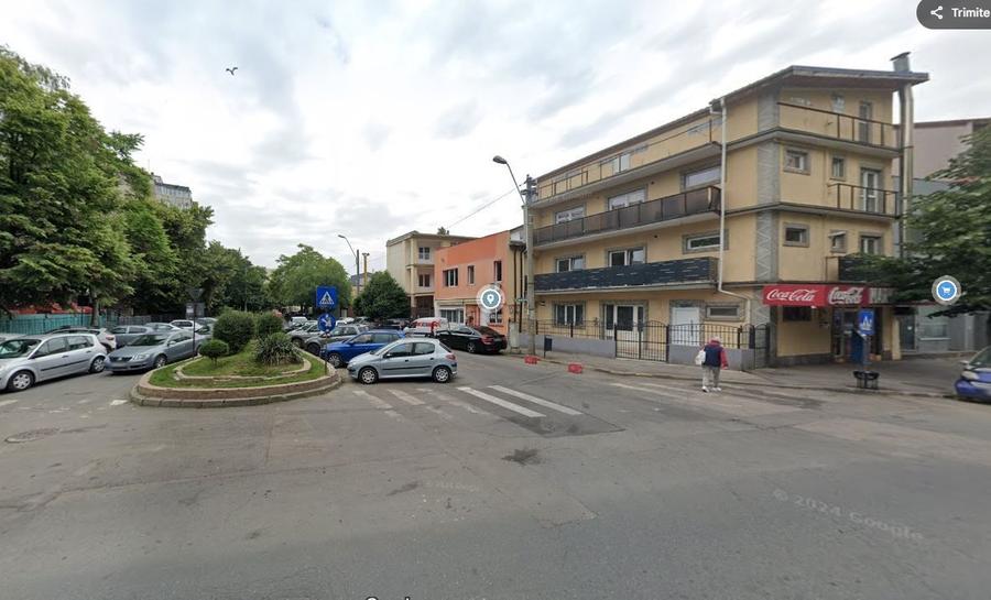 Apartament cu 3 camere semidecomandat în Teiul Doamnei