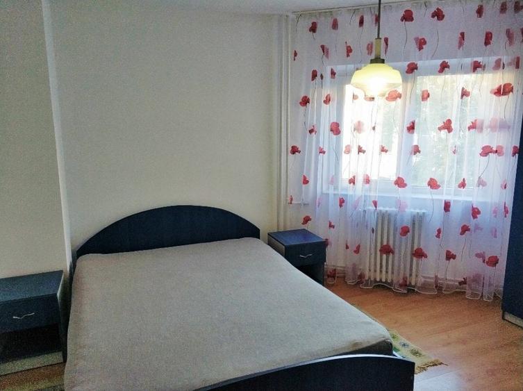 Apartament cu 2 camere semidecomandat, mobilat în Capitol