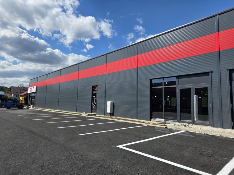 Spațiu comercial, de 2,000 mp, în Exterior Sud