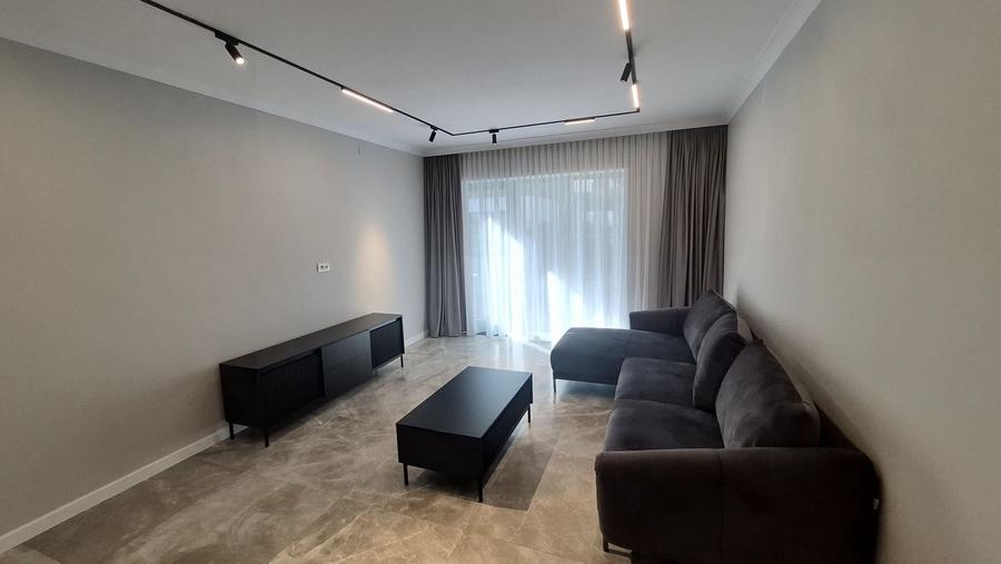 Apartament cu 3 camere decomandat, mobilat în Băneasa