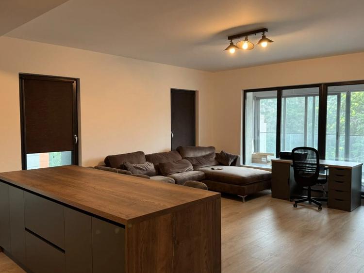 Apartament cu 3 camere decomandat, mobilat în Vitan