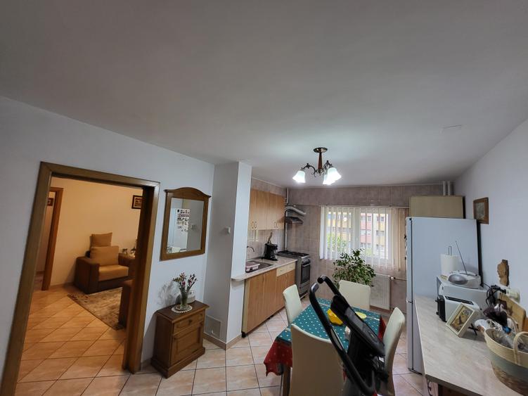 Apartament cu 2 camere semidecomandat în Fundeni