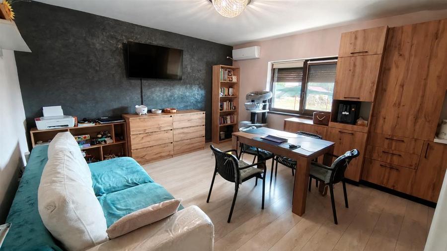 Apartament cu 3 camere semidecomandat în Valea Lupului