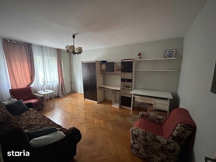 Apartament cu 2 camere semidecomandat în Soarelui