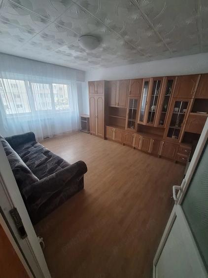 Apartament cu 3 camere decomandat în Sud