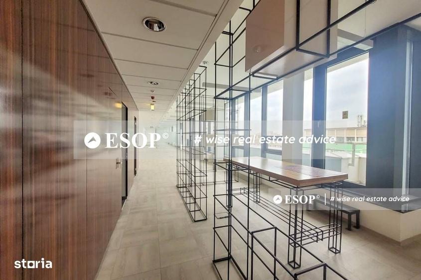 Spațiu comercial, de 3,838 mp, în Romană