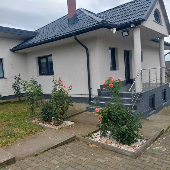 Casă cu 4 camere în Șcheia
