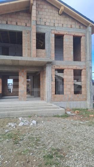 Casă individuală cu 4 camere cu Canalizare în Cristian