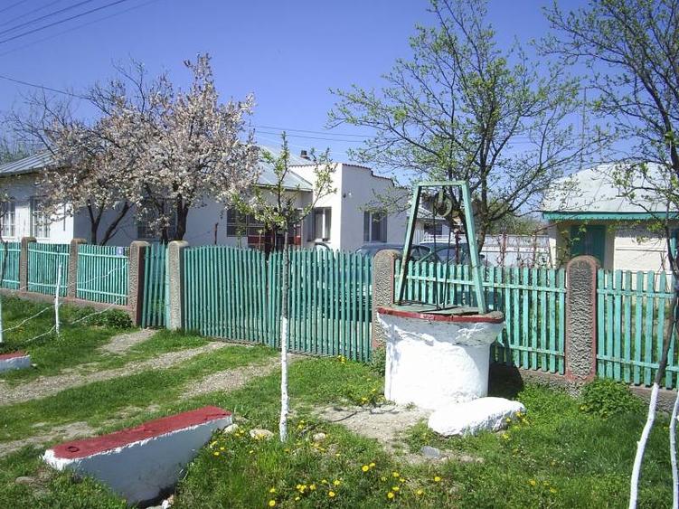 Casă individuală cu 4 camere cu Garaj în Jiliște