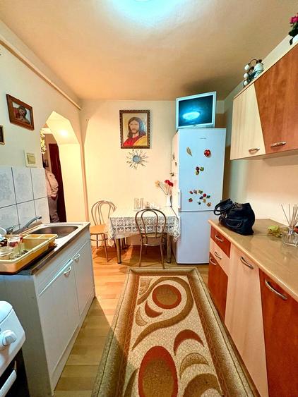 Apartament cu 3 camere decomandat, mobilat în Est