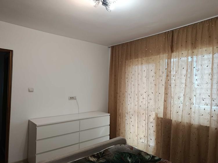 Apartament cu 3 camere decomandat în Brotăcei