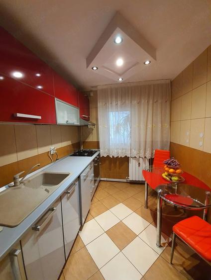 Apartament cu 3 camere decomandat în Micro 17