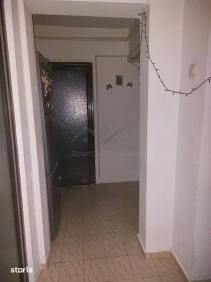 Apartament cu 3 camere semidecomandat în Mircea cel Bătrân