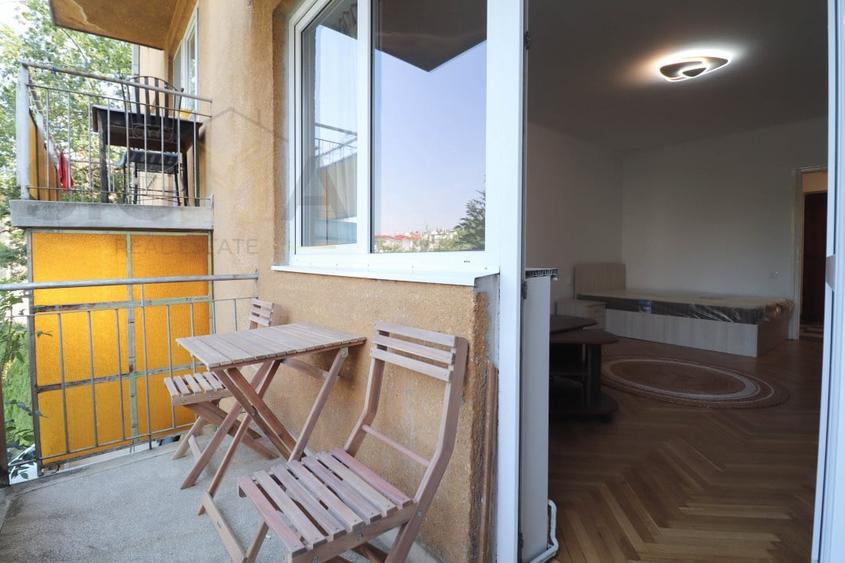 Apartament cu 3 camere decomandat, mobilat în Central