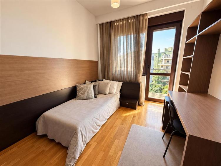 Apartament cu 5 camere decomandat, mobilat în Herăstrău