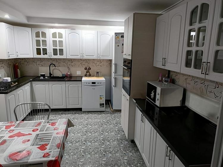 Casă cu 4 camere decomandat în Central