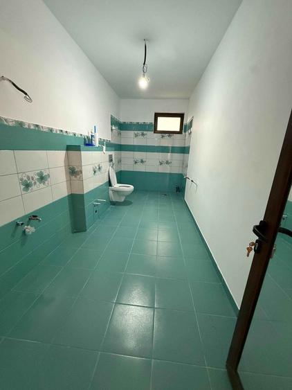 Casă individuală cu 4 camere cu Canalizare în Chercea