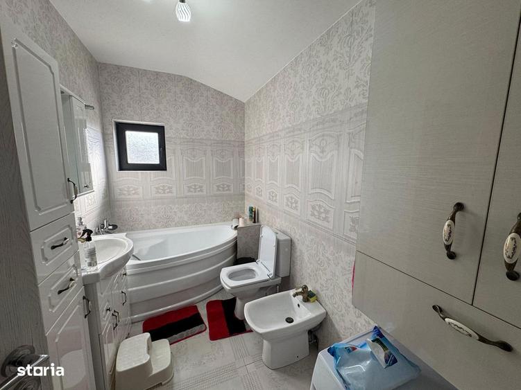 Apartament cu 3 camere, mobilat în Central
