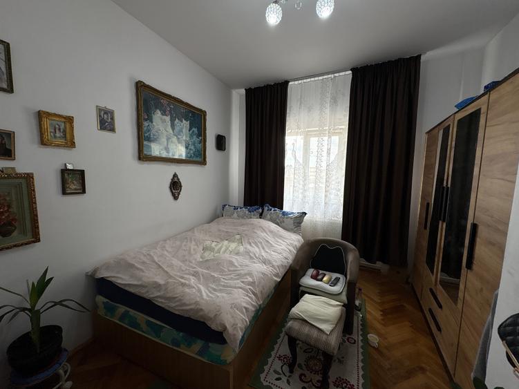 Apartament cu 4 camere în Gara de Nord