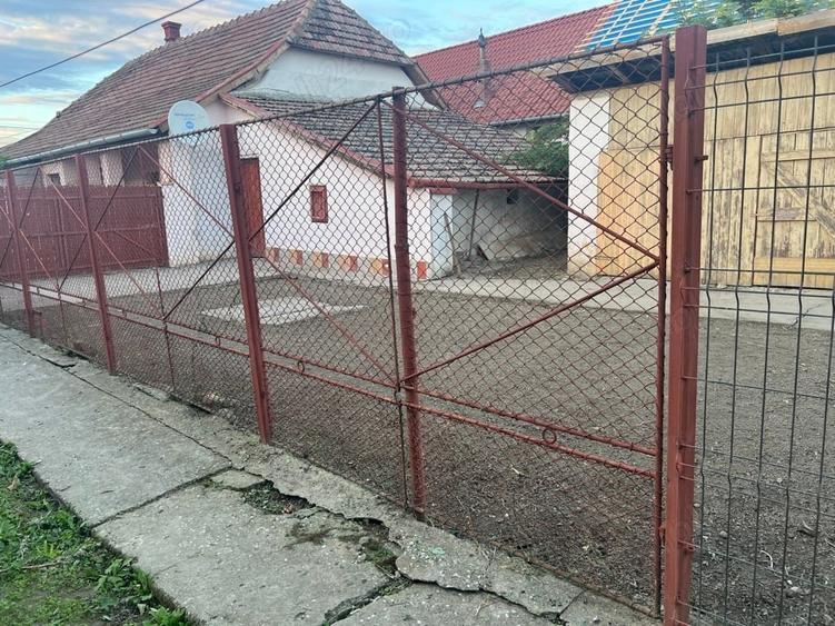 Casă cu 6 camere în Cenad