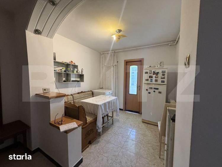 Apartament cu 3 camere decomandat, mobilat în Micro 6