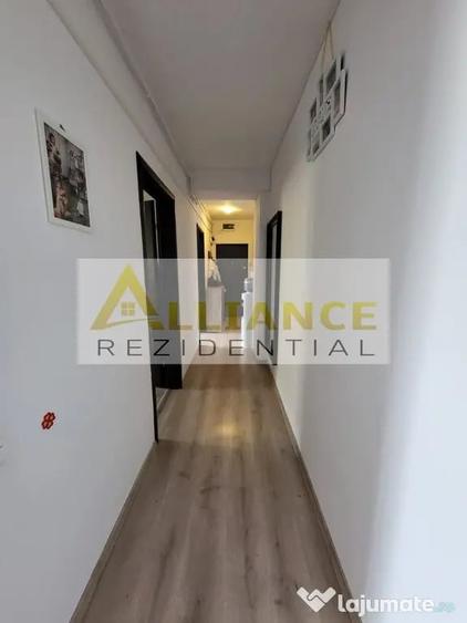 Apartament cu 3 camere decomandat în Central