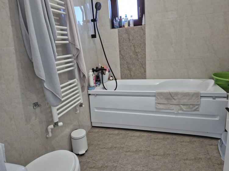 Casă individuală cu 4 camere cu Canalizare în Dârza