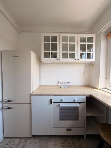 Apartament cu 4 camere semidecomandat în P-ța Romană