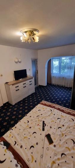 Garsonieră decomandată în Girocului