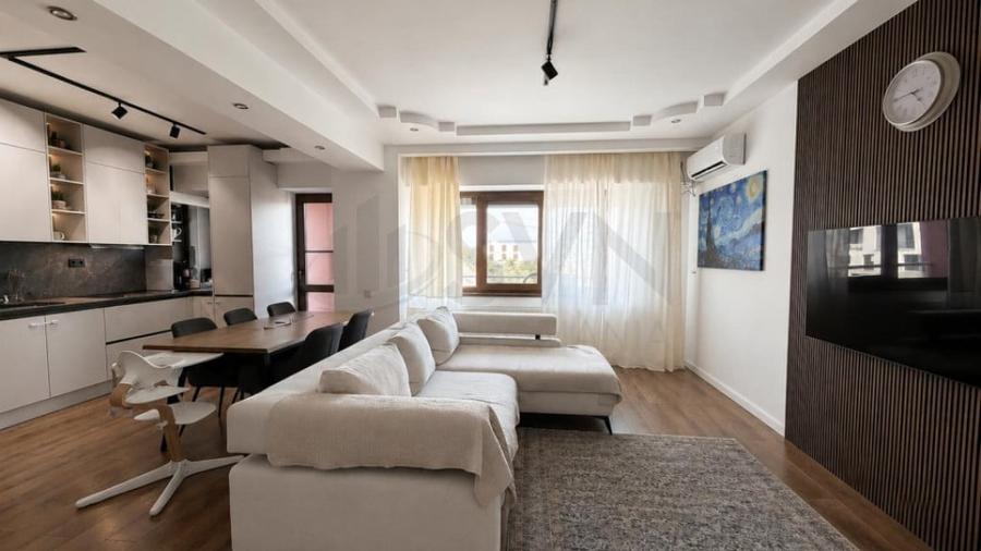 Apartament cu 3 camere semidecomandat în Băneasa