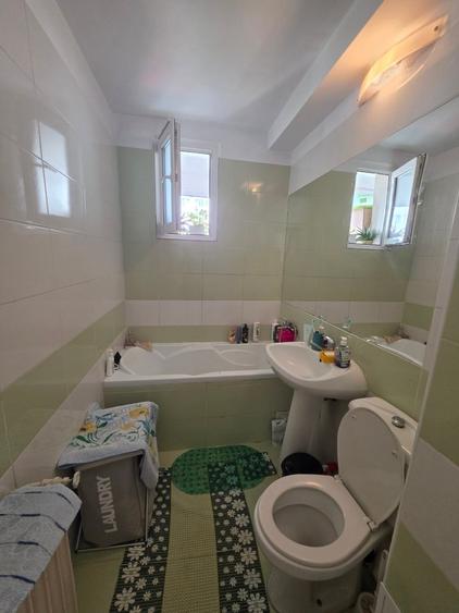 Apartament cu 3 camere semidecomandat în Dristor