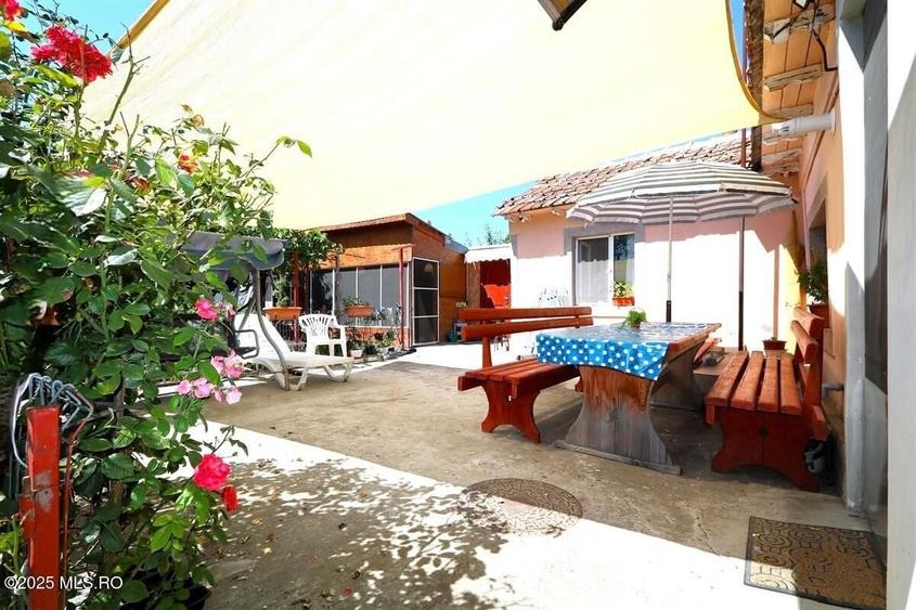 Casă individuală cu 7 camere cu Canalizare în Palazu Mare