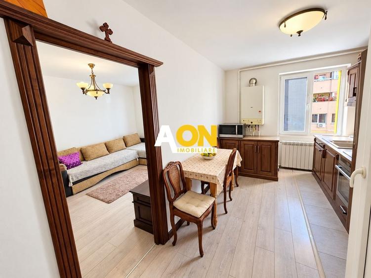 Apartament cu 2 camere semidecomandat, mobilat în Central
