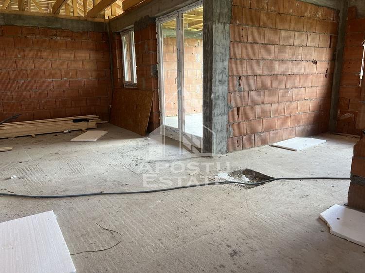 Duplex cu 4 camere cu Canalizare în Cornești