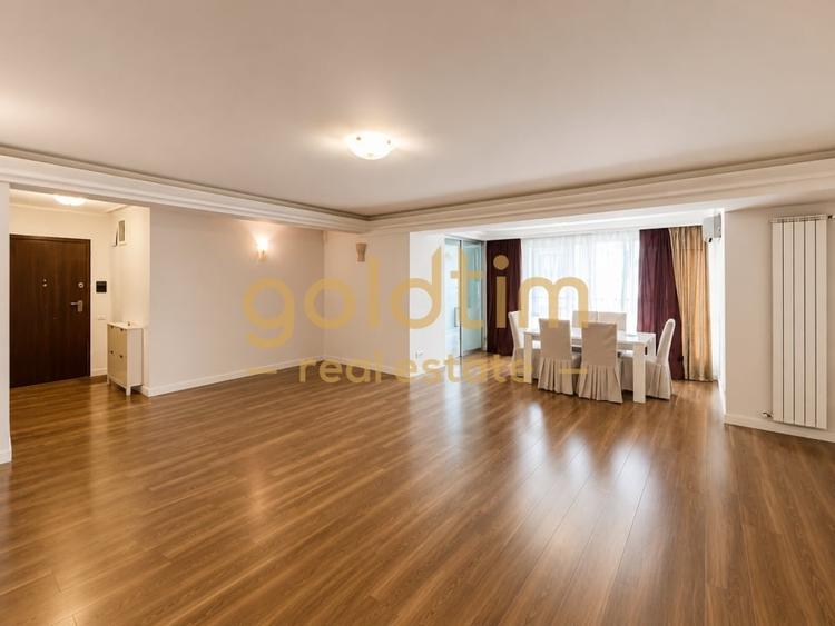 Apartament cu 3 camere semidecomandat, mobilat în Băneasa