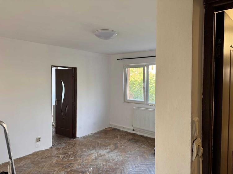 Apartament cu 2 camere semidecomandat în Solidarității