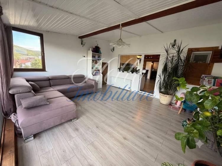 Apartament cu 4 camere în Florești