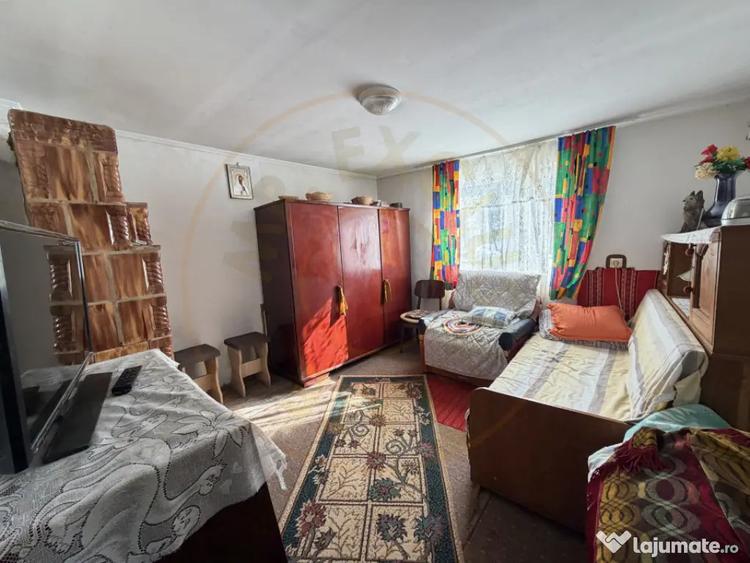 Casă cu 4 camere cu Teren 780 Mp în Pitoi