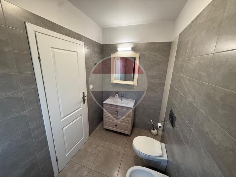 Casă individuală cu 13 camere cu Teren 600 Mp în Zorilor