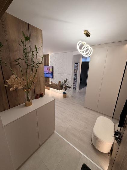 Apartament cu 3 camere decomandat în Theodor Pallady