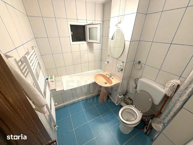 Apartament cu 3 camere decomandat în Rovine