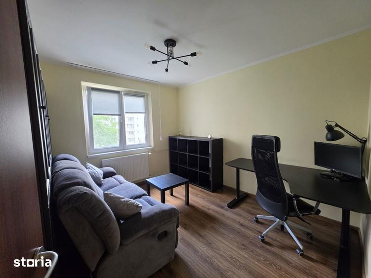 Apartament cu 3 camere decomandat în Titan